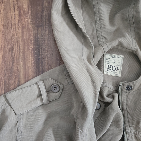 Go> by GoSilk Washable Silk Blend Hooded Jacket Open-Side Utility Anorak Olive - Picture 16 of 16